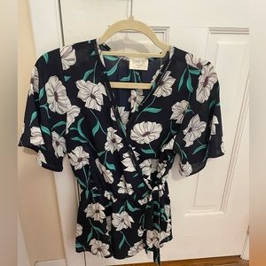 CUTE BLOUSE WITH TIE.